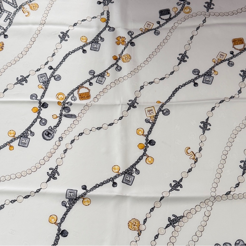 CHANEL White and Gold Scarf - Picture 4 of 5